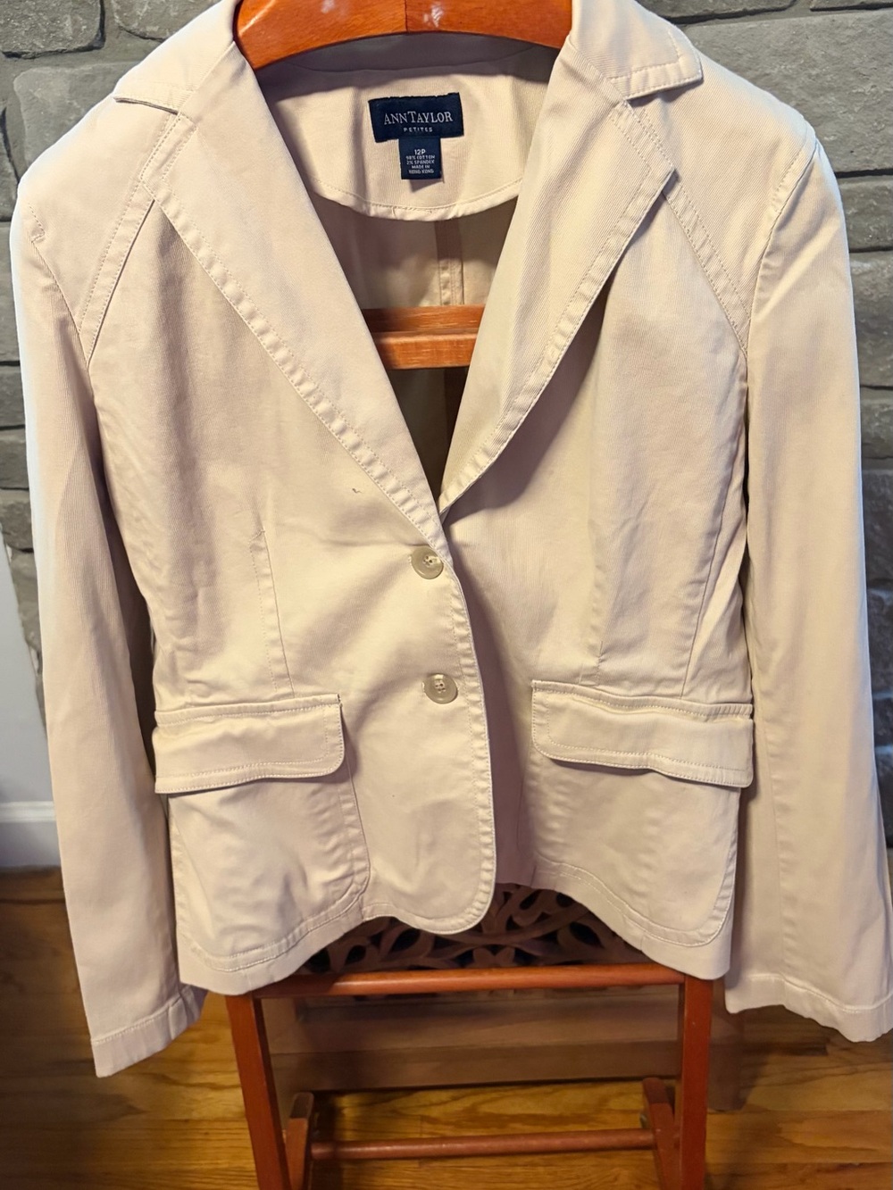 Ann Taylor Light Cream Tailored 2 Botton Blazer Jacket